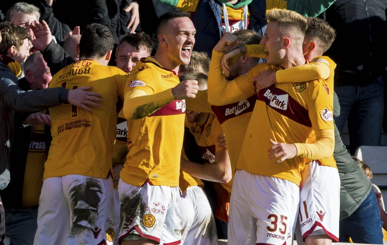 Motherwell beat Hearts to record sixth straight win