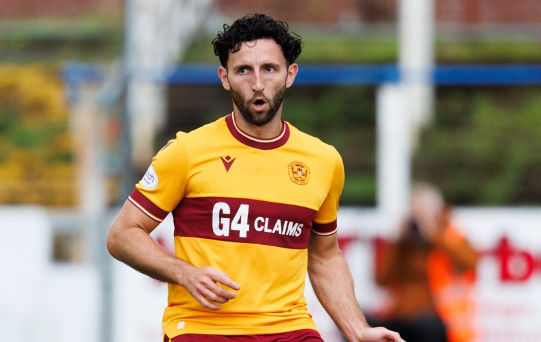 Ricki Lamie departs for Dundee on loan
