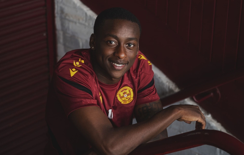 Tawanda Maswanhise extends his stay in ML1