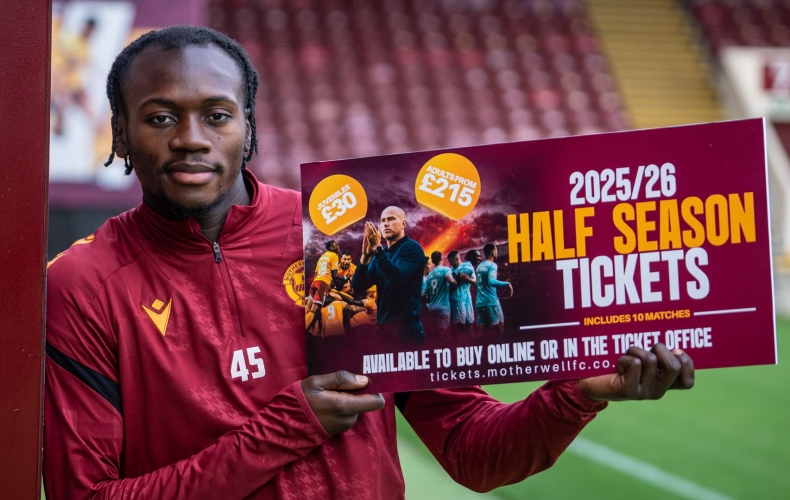 Emmanuel Longelo ahead of Dundee