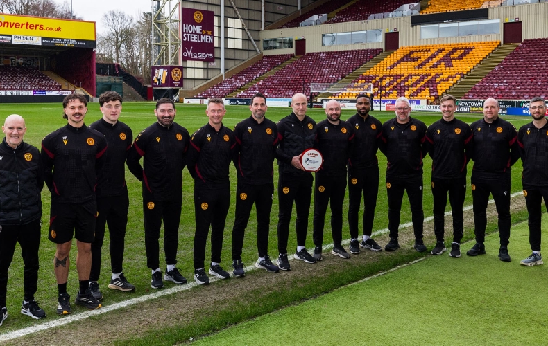 Jens Berthel Askou picks up Glen’s Vodka Manager of the Month award